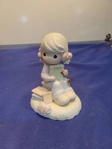 lot 4978 image: Precious Moments Growing in Grace Age 14 Figurine
