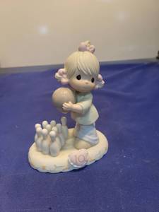 lot 4983 image: Precious Moments Growing In Grace Age 10 Bowling Figurine