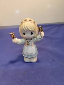lot 4985 image: Precious Moments Ringing In The Season 2006 Figurine