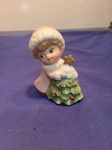 lot 4988 image: Homco Angel with Christmas Tree Figurine