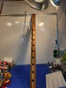 lot 5006 image: Wooden Height cap holder