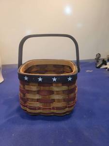 lot 5034 image: Patriotic Stars Woven Basket with Handle