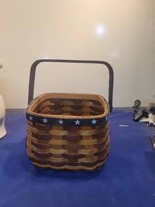 lot 5035 image: Patriotic Woven Basket with Stars