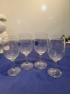 lot 5041 image: De Moor Winery Wine Glass Set