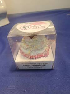 lot 5053 image: Sweet Bubbles Berry Lemonade Soap Cupcake