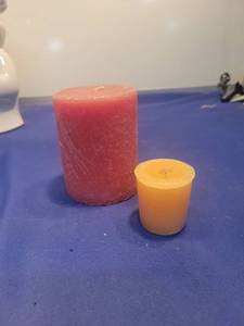 lot 5058 image: Decorative Pillar Candle Set - Red and Orange