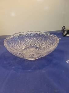 lot 5069 image: Pressed Glass Heart Pattern Serving Bowl
