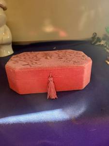 lot 5091 image: Pink Velvet Jewelry Box with Tassel
