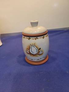 lot 5096 image: MSC Ceramic Garlic Keeper