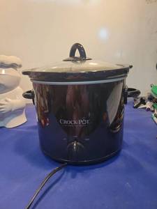 lot 5097 image: Crock-Pot Classic Black Slow Cooker