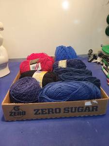 lot 5100 image: Mixed Yarn Lot in Zero Sugar Box
