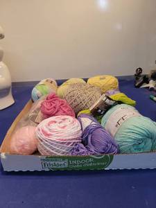lot 5102 image: Mixed Yarn Collection - Assorted Colors