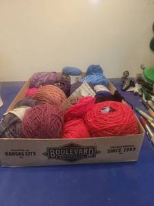 lot 5105 image: Mixed Yarn Collection