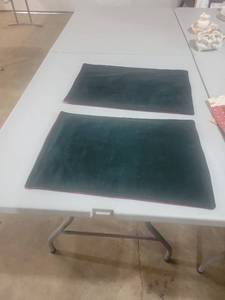 lot 5111 image: Green Velvet Table Placemats with Red Trim set of 4