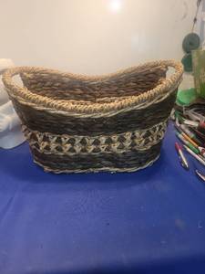 lot 5121 image: Woven Seagrass Storage Basket with Handles