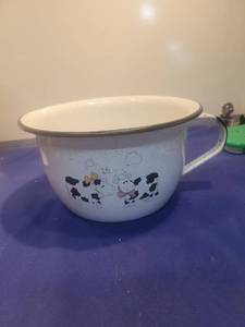 lot 5139 image: Spotted Cow Enamel pot
