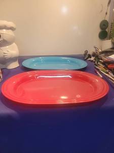 lot 5144 image: Plastic Dinner Plates Set