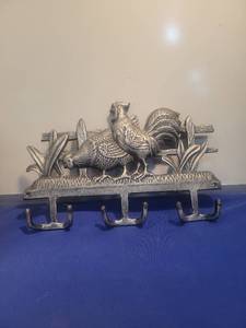 lot 5145 image: Rod iron Rooster Wall Hook Rack