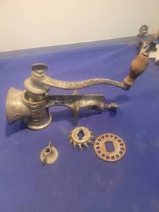 lot 5146 image: Hand Crank Meat Grinder #12