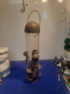 lot 5159 image: Bird feeder