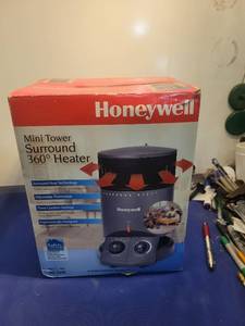 lot 5161 image: Honeywell Mini Tower 360° Surround Heater