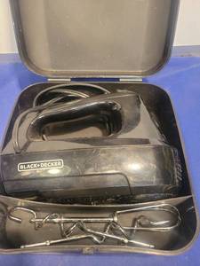 lot 5162 image: BlackDecker Hand Mixer with Storage Case