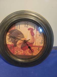 lot 5170 image: Decorative Rooster Wall Clock