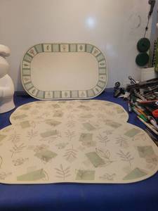 lot 5176 image: Plastic Corelle Casual Green Gardens Platter and Placemats Set