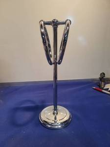 lot 5189 image: Chrome Towel Ring Stand