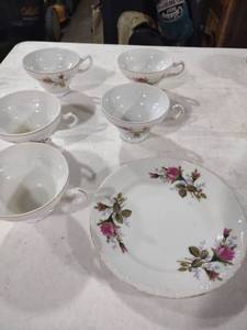 lot 5849 image: Made in Japan Rose Pattern Tea Cups Set