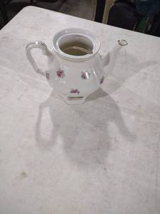 lot 5852 image: Pink Rose Pattern Porcelain Coffee Pot what missing top