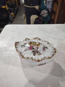 lot 5856 image: Decorative Porcelain Rose Pattern Trinket Box