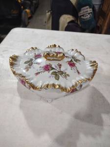 lot 5857 image: Rose Pattern Porcelain Serving Dish with Gold Trim