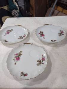 lot 5859 image: Rose Pattern Porcelain Saucers with Gold Trim