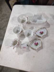 lot 5863 image: Rose Pattern Tea Cups and Trinket Dishes Set