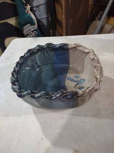 lot 5867 image: Handcrafted Two-Tone Ceramic Bowl