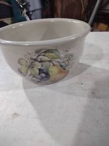 lot 5871 image: Pyrex Fruit Pattern Mixing Bowl