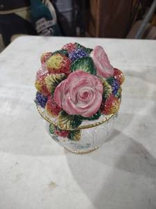 lot 5878 image: Fitz and Floyd Floral Decorated Glass Vase