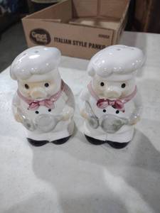 lot 5881 image: Ceramic Chef Salt and Pepper Shakers