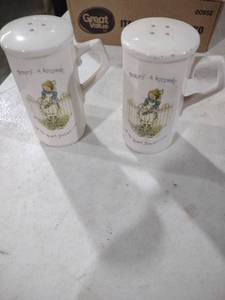 lot 5883 image: Memory Keepsake White Ceramic Salt and Pepper Shakers