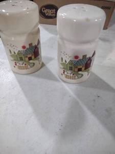 lot 5884 image: Ceramic Country Scene Salt and Pepper Shakers