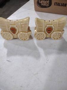 lot 5887 image: Ceramic Covered Wagon Salt and Pepper Shakers