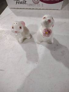 lot 5889 image: White Ceramic Bunny Salt and Pepper Shakers