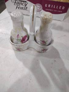 lot 5891 image: Japanese Porcelain Floral Salt and Pepper Shakers