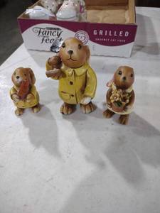 lot 5892 image: Decorative Brown Bunny Figurine Set