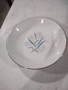 lot 5897 image: Alliance China Company Regal Pattern Dinner Plate