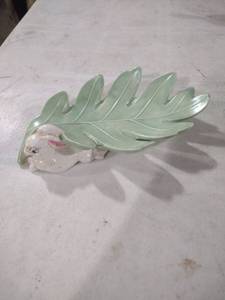lot 5909 image: Ceramic Bunny with Oak Leaf Wall Decor