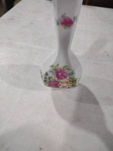 lot 5912 image: Frosted Glass Bud Vase with Pink Rose Design