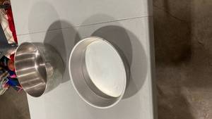 lot 6794 image: Cake pan and large metal bowl