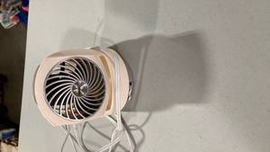 lot 6796 image: Small Personal USB Desk Fan